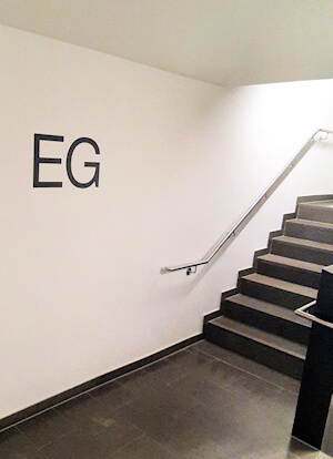 Etagenbeschriftung Treppenhaus in Hamburg