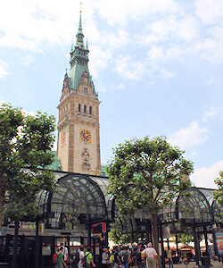 Rathausplatz in Hamburg Altstadt