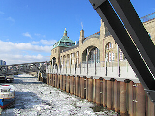 Hamburger Hafen im Winter 2