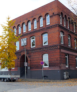 schöner Backsteinbau an der Hohenfelder Allee