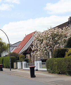 Straße mit typischen Einfamilienhäusern in Jenfeld